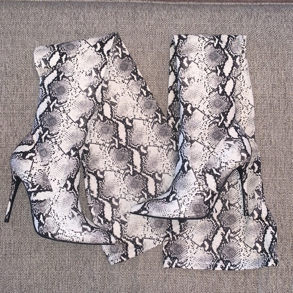Steve Madden Domain thigh high boots snake print - Picture 7 of 9